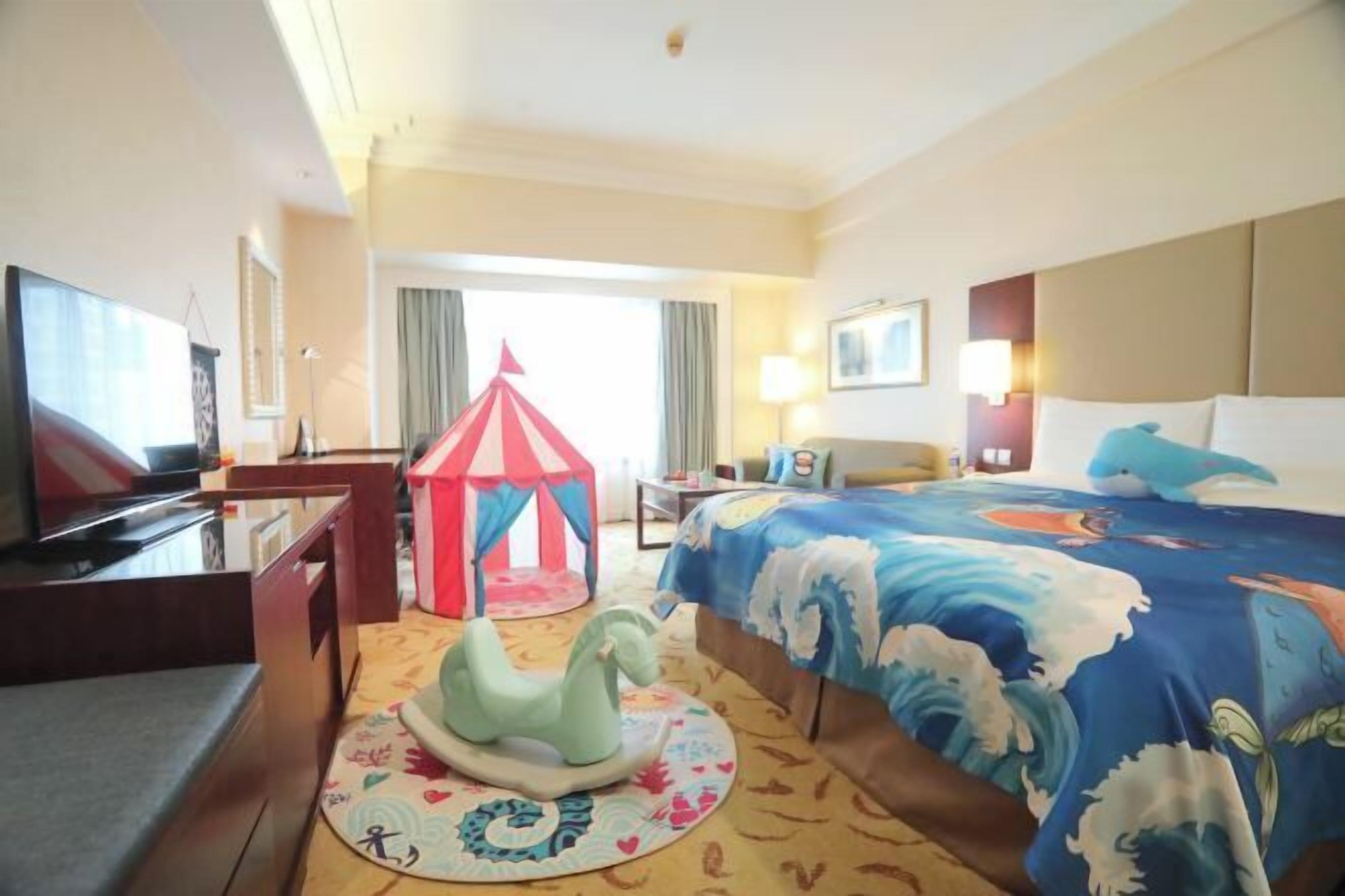 Premium bedding, minibar, in-room safe, desk