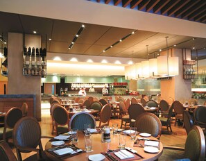 3 restaurants, breakfast, lunch, dinner served; dim sum