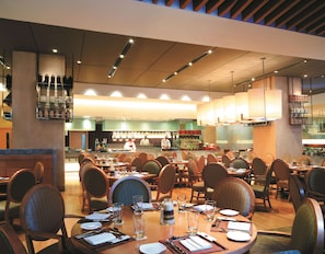 3 restaurants, breakfast, lunch, dinner served; dim sum
