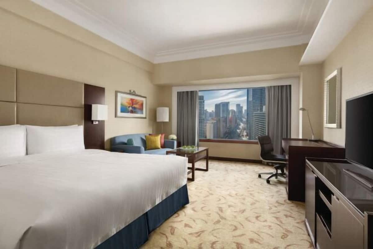 Premium bedding, down comforters, minibar, in-room safe