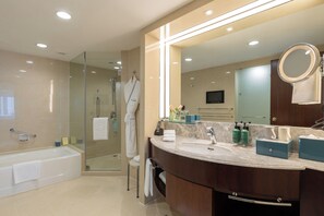 Executive Suite, 1 King Bed | Bathroom