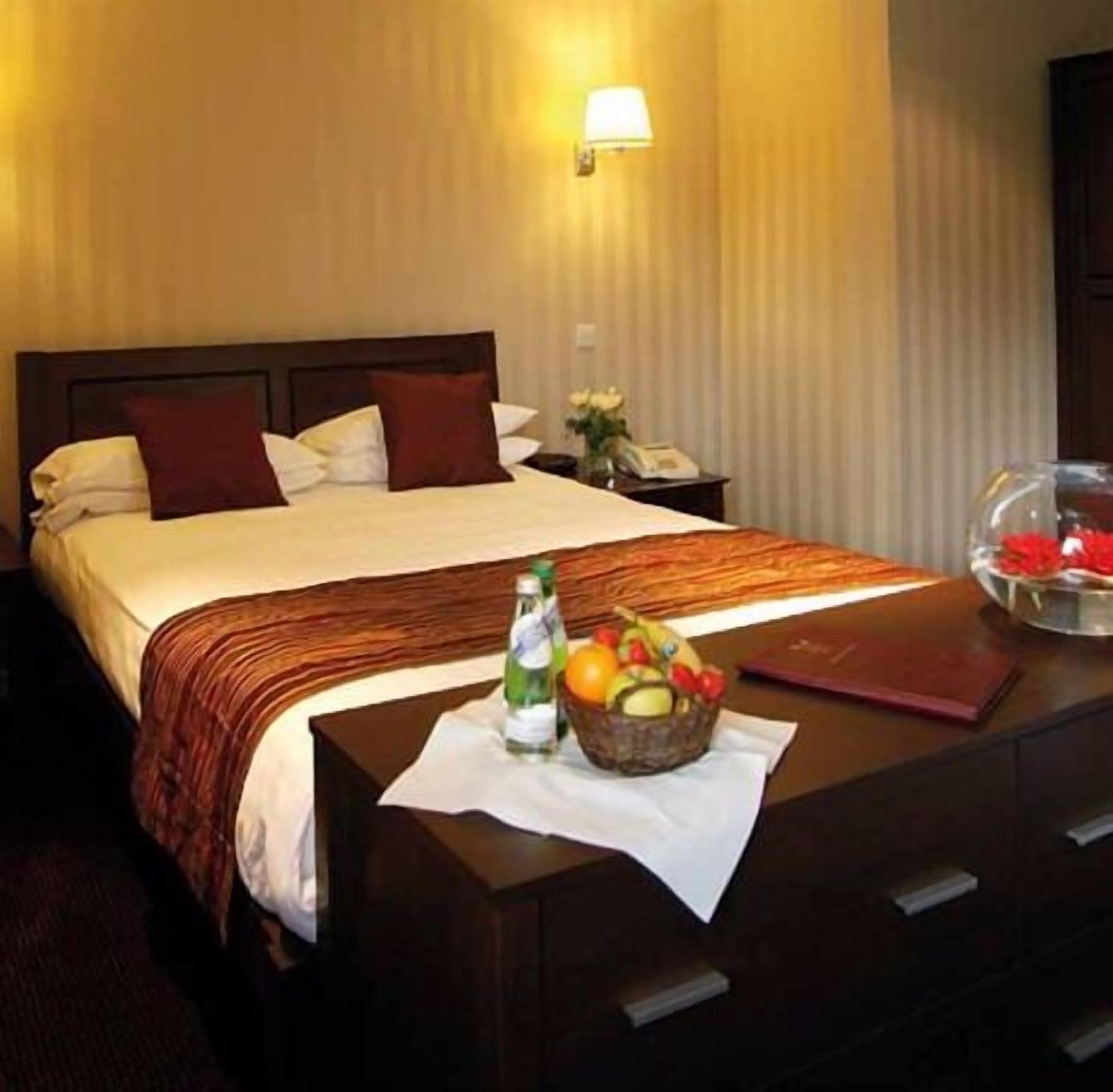 double or twin room | desk