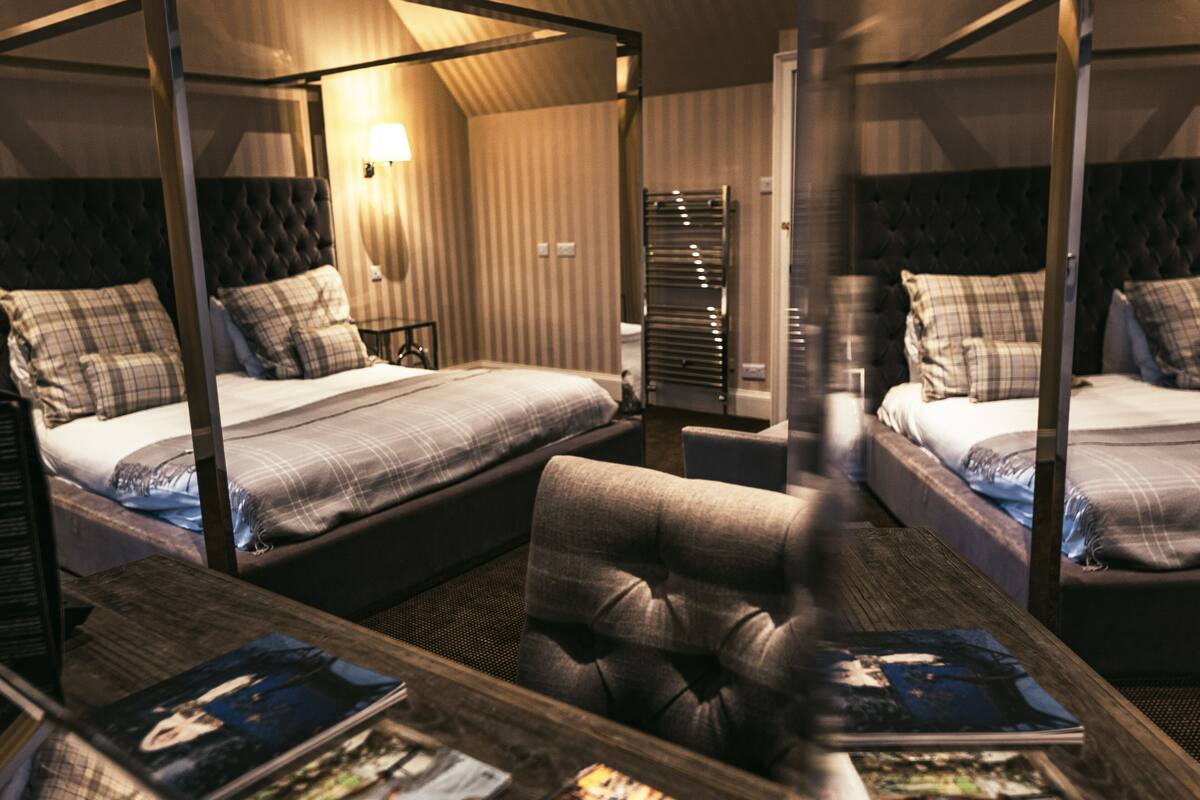 double or twin room | desk