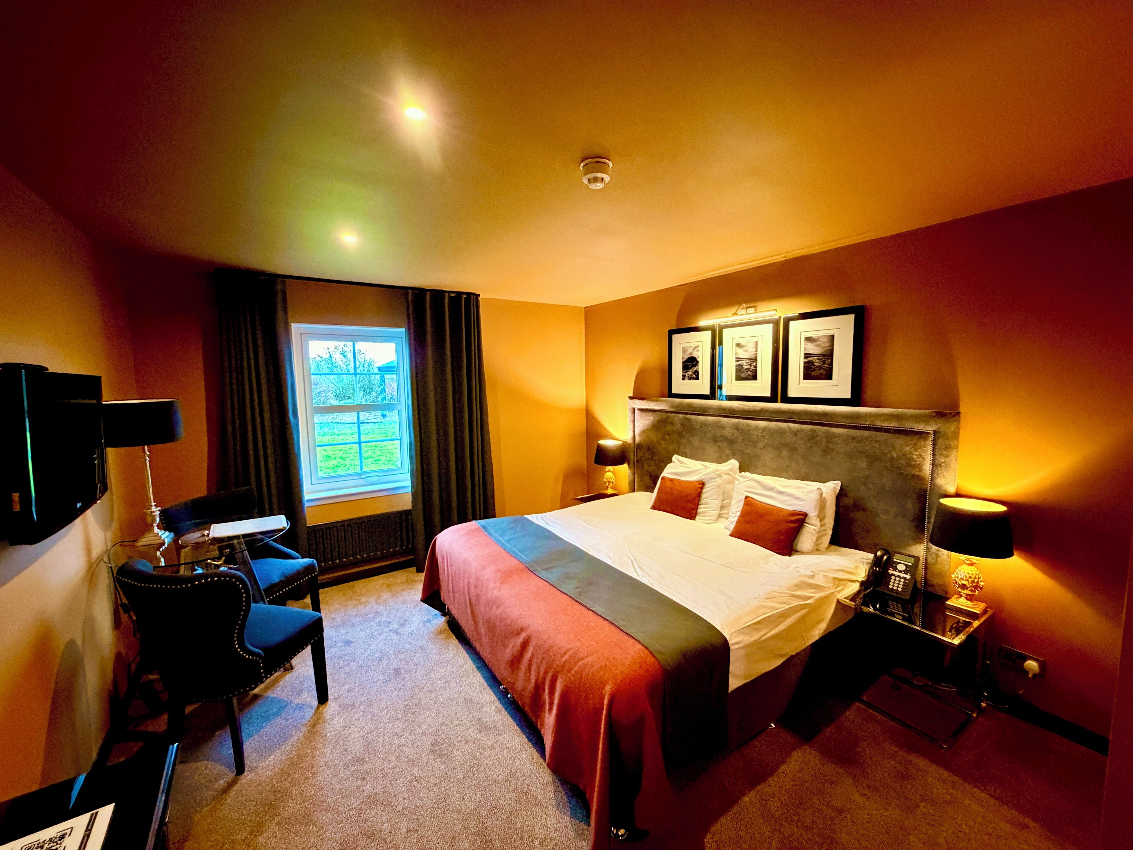 Standard Double Room | Desk