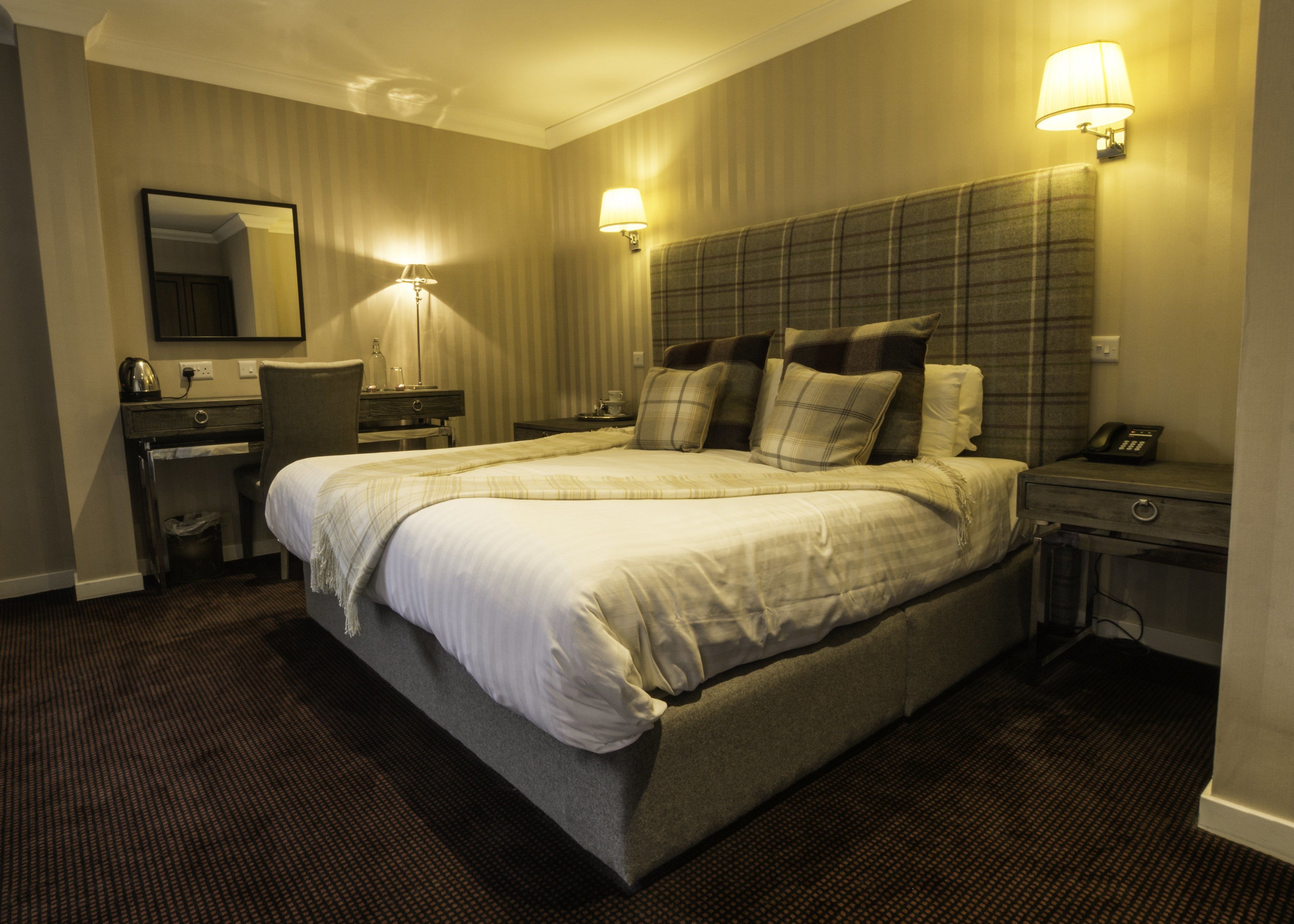 double or twin room | desk