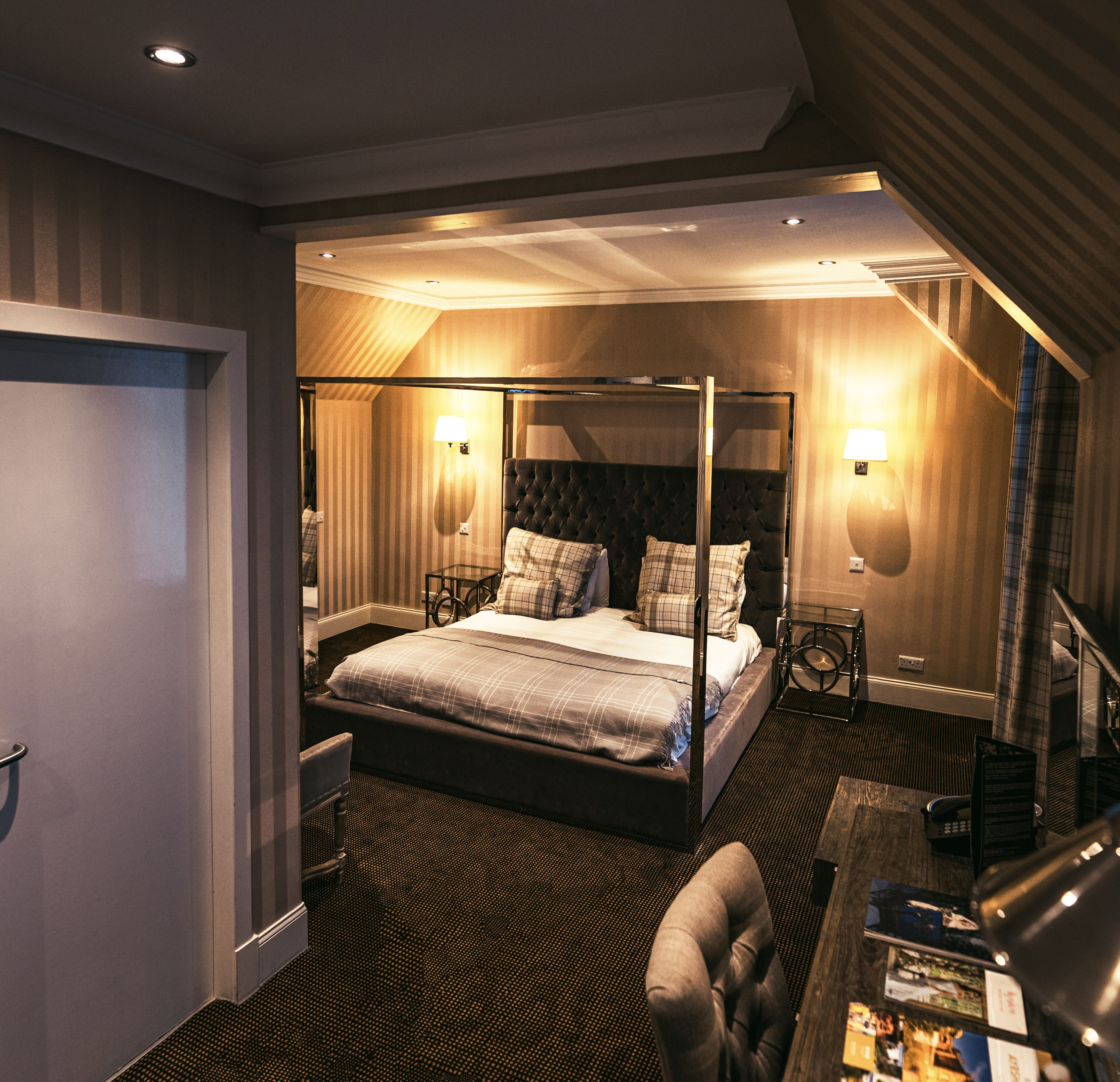 double or twin room | desk