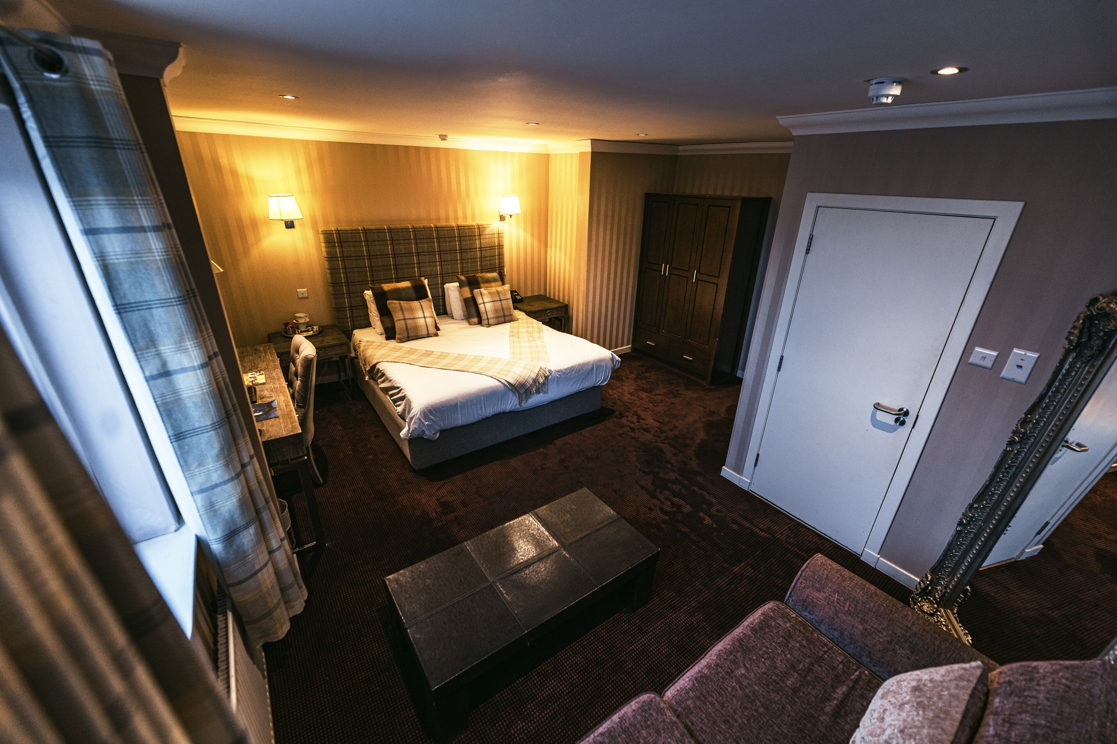 double or twin room | desk