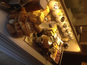 Buffet - Hôtel le Dauphin (Puteaux)