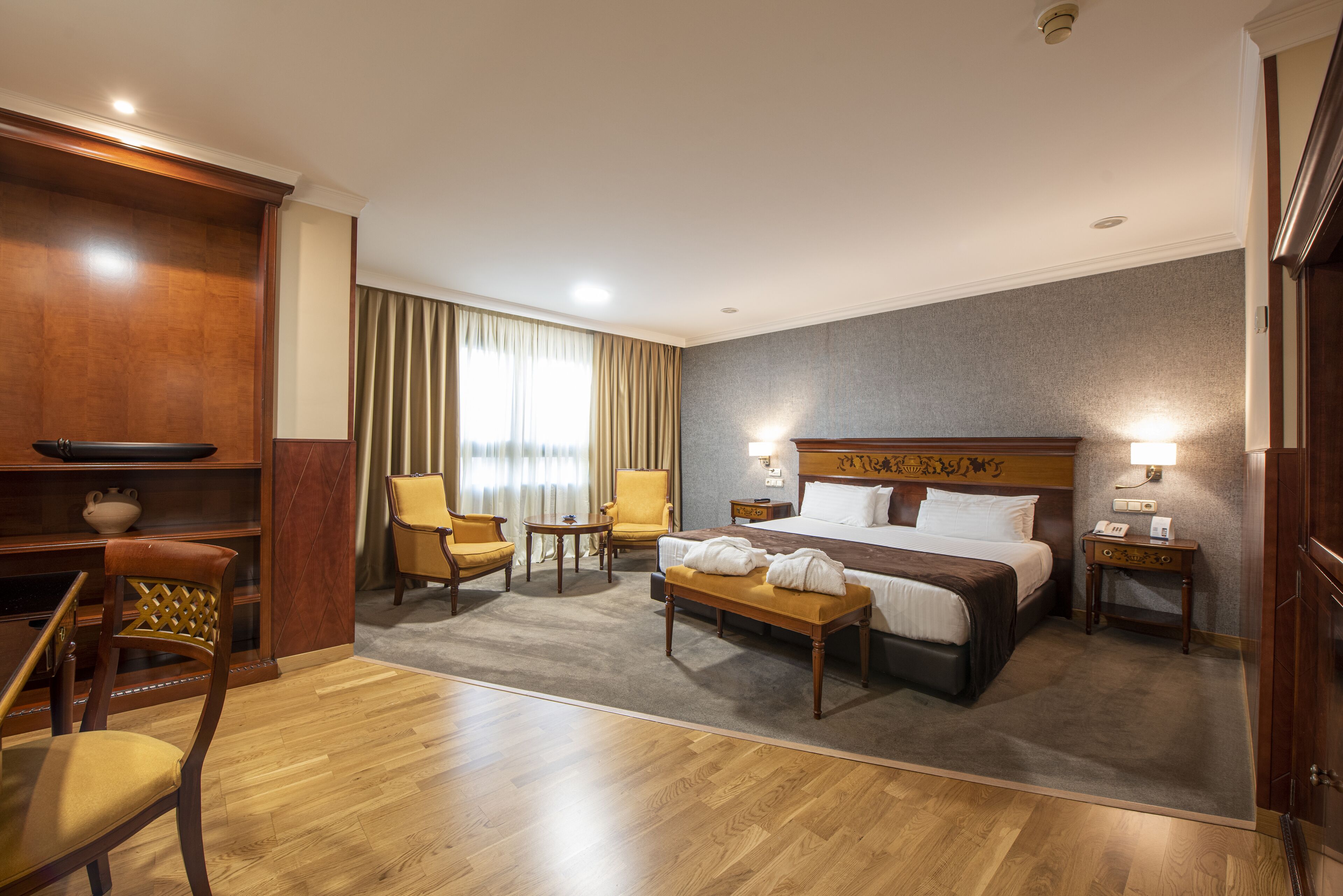 standard double room | hypo-allergenic bedding, minibar, in-room safe, individually furnished