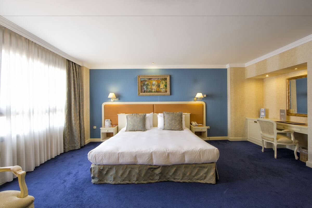Hypoallergeen beddengoed, een minibar, een kluis op de kamer, een bureau