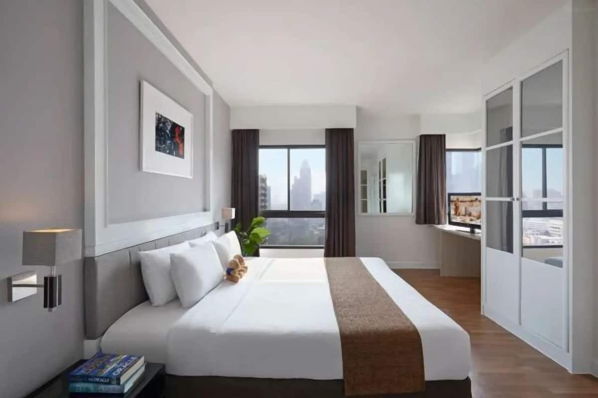In-room safe, desk, laptop workspace, soundproofing