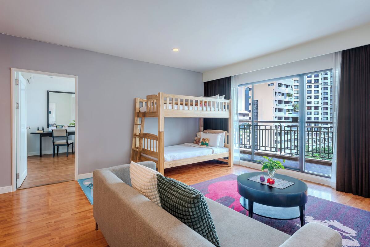 Suite familiale, 1 chambre | Coffre-fort, bureau, espace de travail pour ordinateurs portables