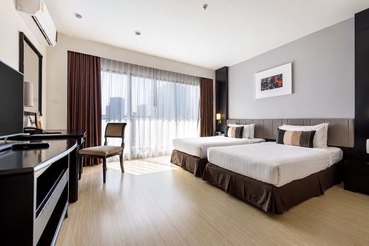 ห้องดีลักซ์, 1 ห้องนอน | ตู้นิรภัยในห้องพัก, โต๊ ะทำงาน, พื้นที่ทำงานแบบใช้แล็ปท็อป, ห้องเก็บเสียง
