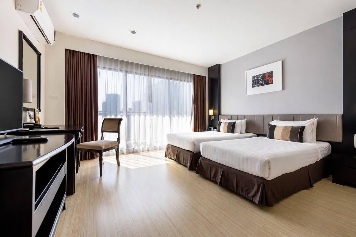 Deluxe Room, 1 Bedroom | In-room safe, desk, laptop workspace, soundproofing