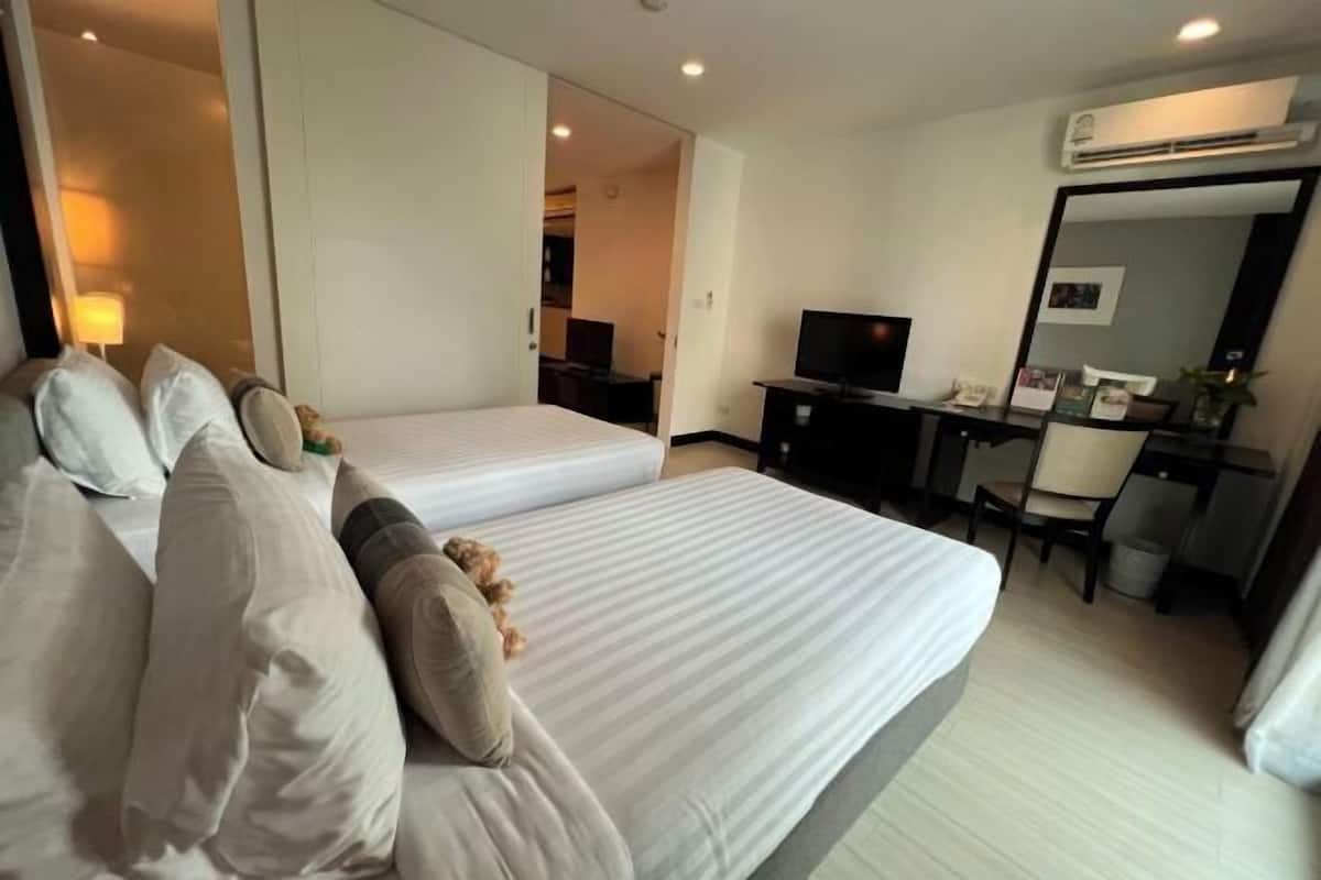 1 bedroom, in-room safe, desk, laptop workspace