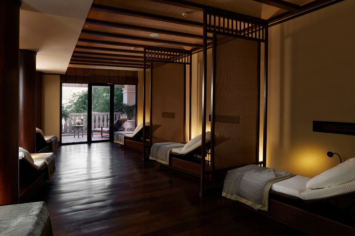 couples treatment room(s), sauna, hot tub, steam room, body treatments