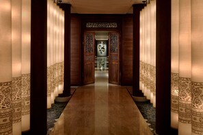 Couples treatment room(s), sauna, hot tub, steam room, body treatments