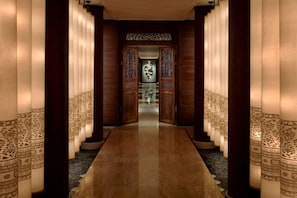 Couples treatment room(s), sauna, hot tub, steam room, body treatments