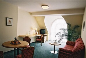 Single Room | Living area