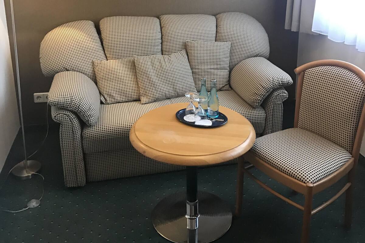 In-room safe, WiFi (free)