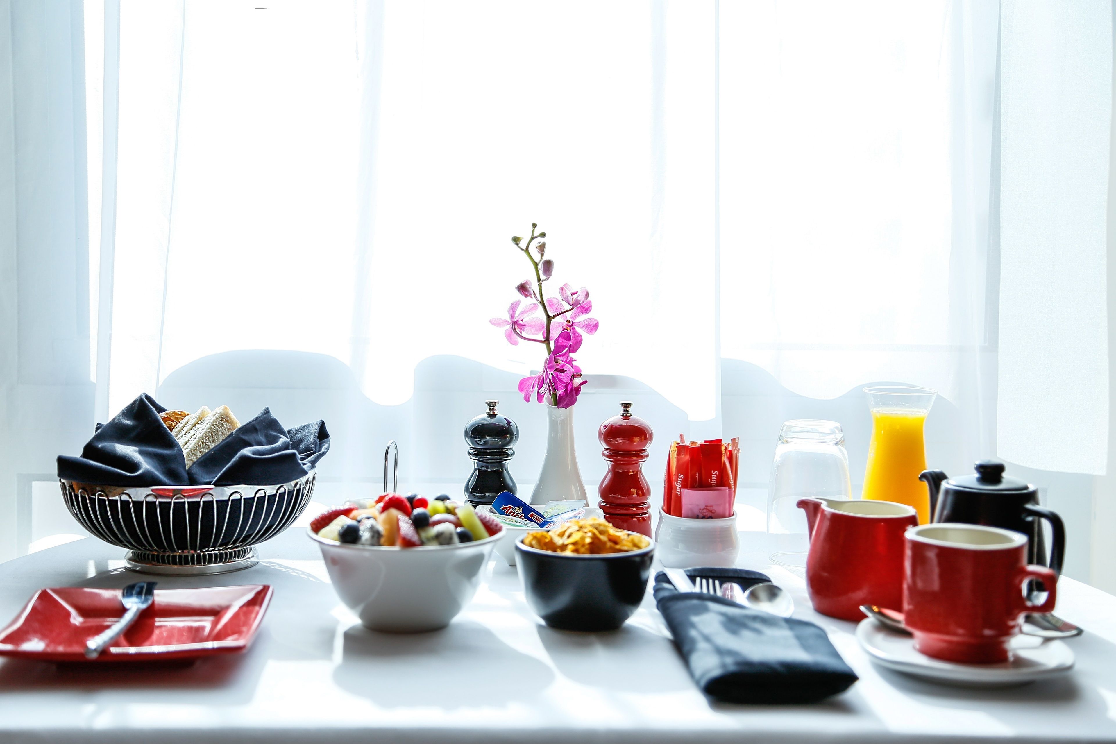 daily english breakfast (aed 49 per person)