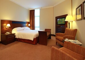 Minibar, in-room safe, laptop workspace, blackout curtains