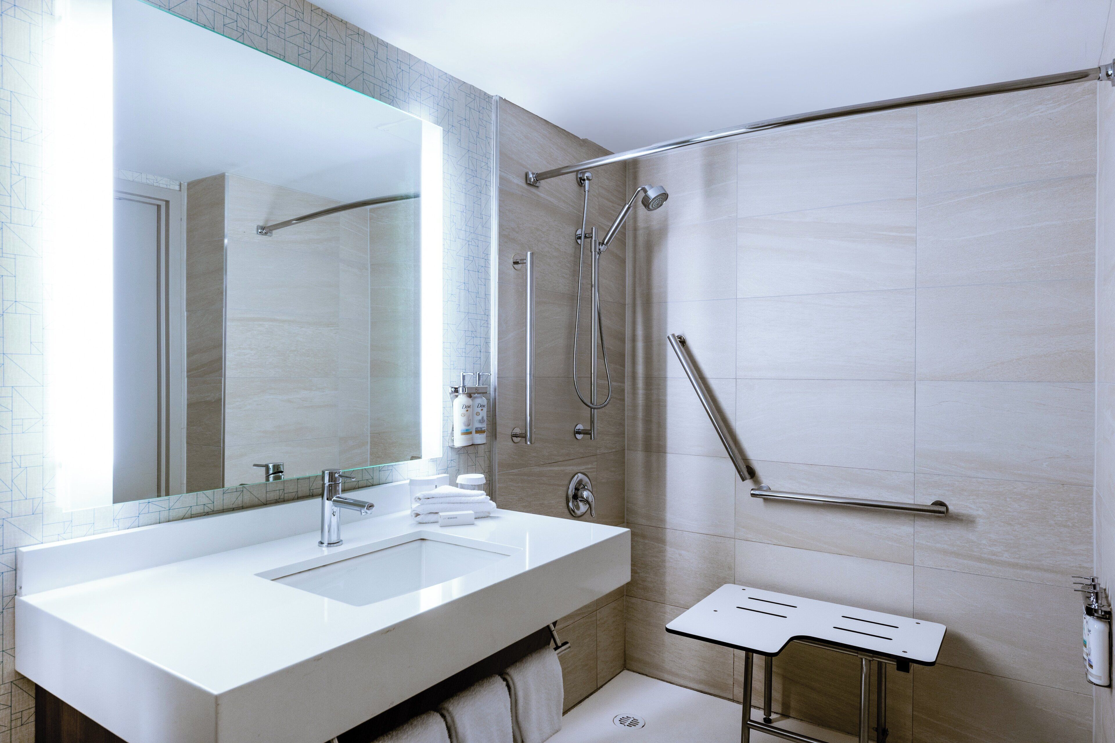 standard room, 1 queen bed, accessible (roll-in shower) | bathroom | combined shower/bathtub, eco-friendly toiletries, hair dryer, towels