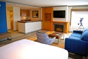 Suite, 1 Queen Bed