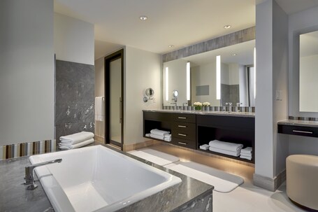 Loews Miami Beach Hotel South Beach - Image 31