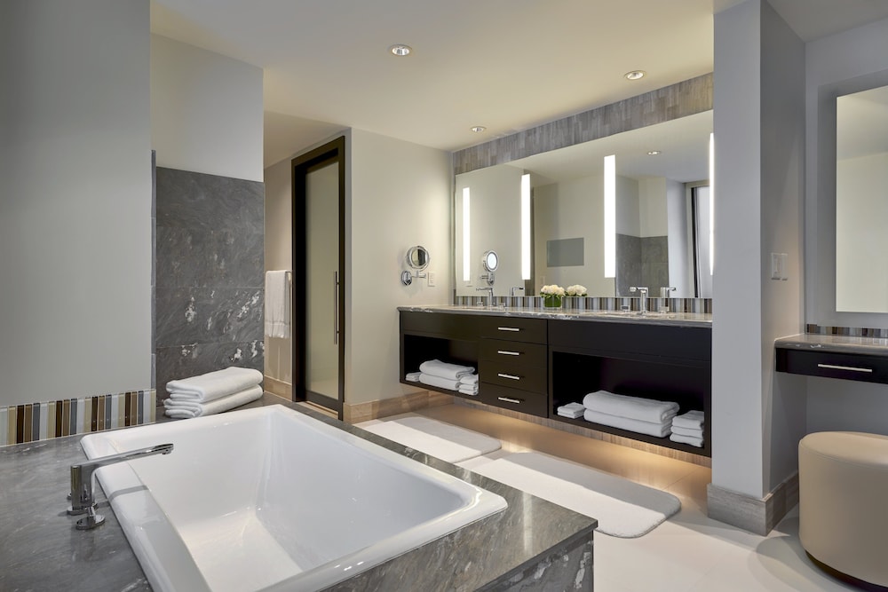 Loews Miami Beach Hotel by null