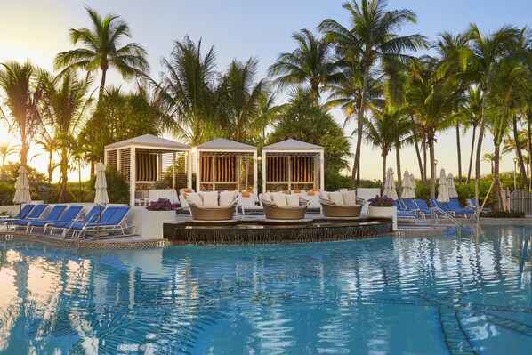 Piscine extérieure, cabanas (supplément), parasols