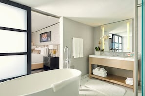 Presidential Suite, Oceanfront (Vice Presidential) | Bathroom | Designer toiletries, hair dryer, bathrobes, slippers - Loews Miami Beach Hotel – South Beach (Miami Beach)