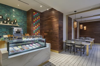 Coffee shop at Loews Miami Beach Hotel – South Beach