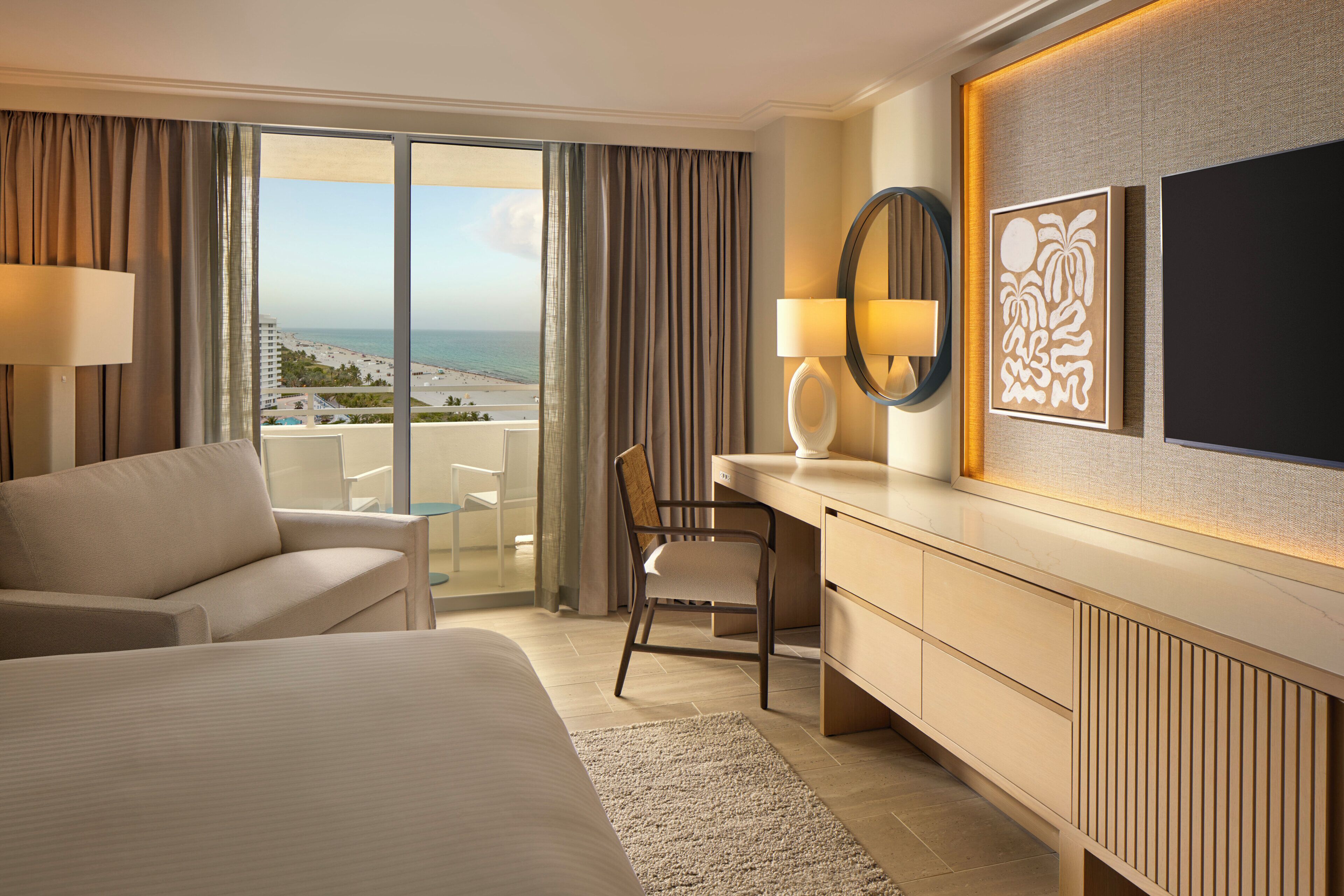 Chambre, 1 très grand lit et 1 canapé-lit, balcon, vue océan
