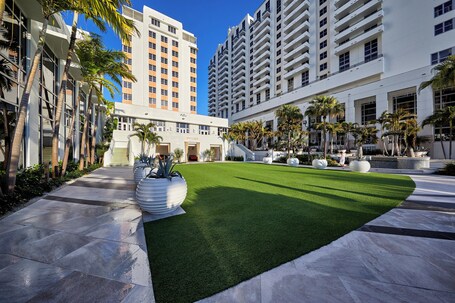 Loews Miami Beach Hotel South Beach - Image 35
