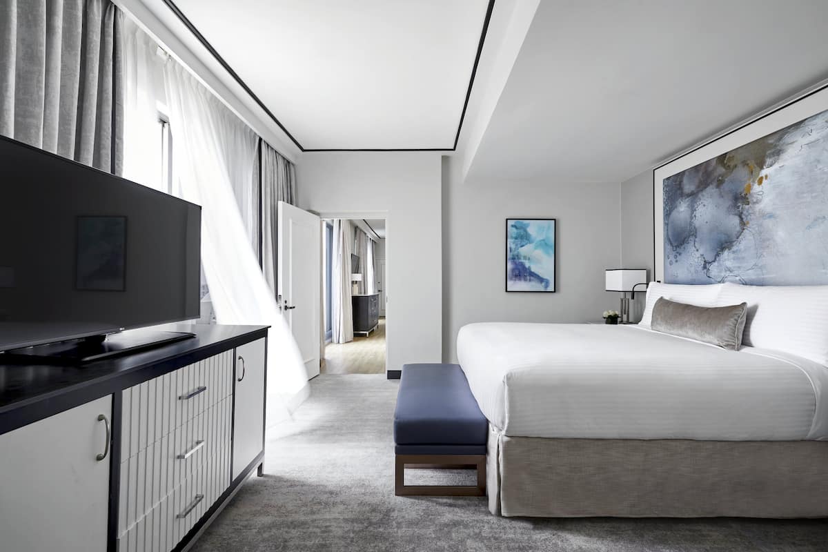 Suite, 1 cama King size, balcón, vista al océano | 1 habitación, ropa de cama de alta calidad y edredón