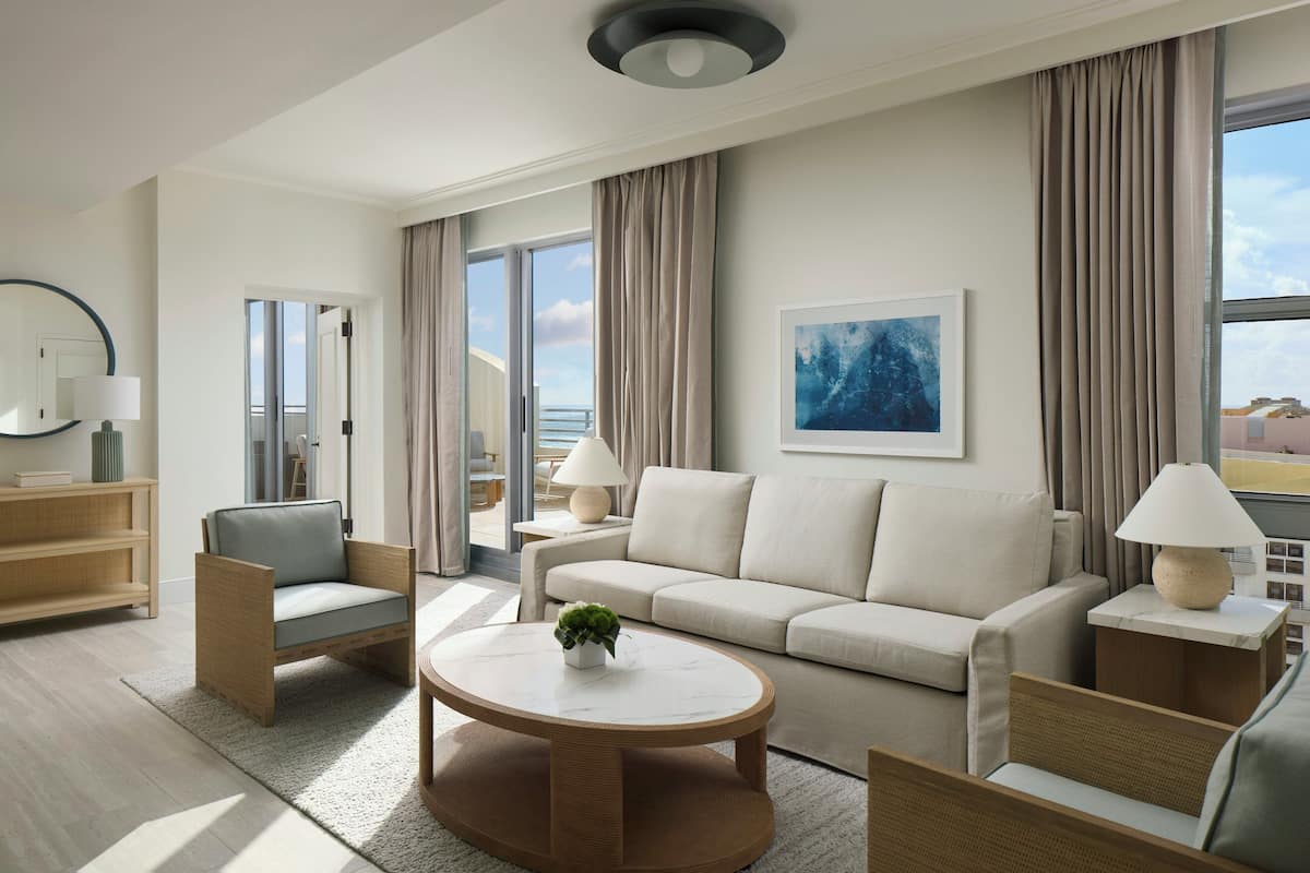 Suite, 1 très grand lit, balcon, vue océan | 1 chambre, literie de qualité supérieure, couette en duvet d'oie