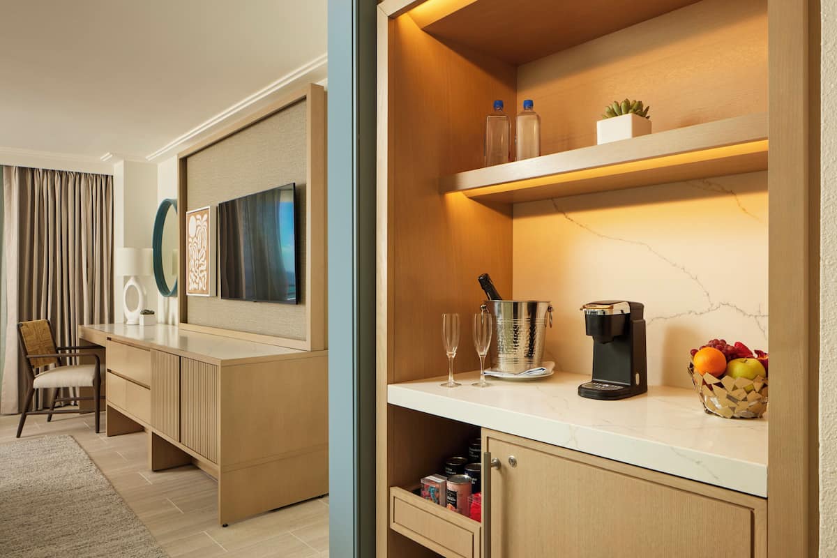 1 bedroom, premium bedding, in-room safe, desk