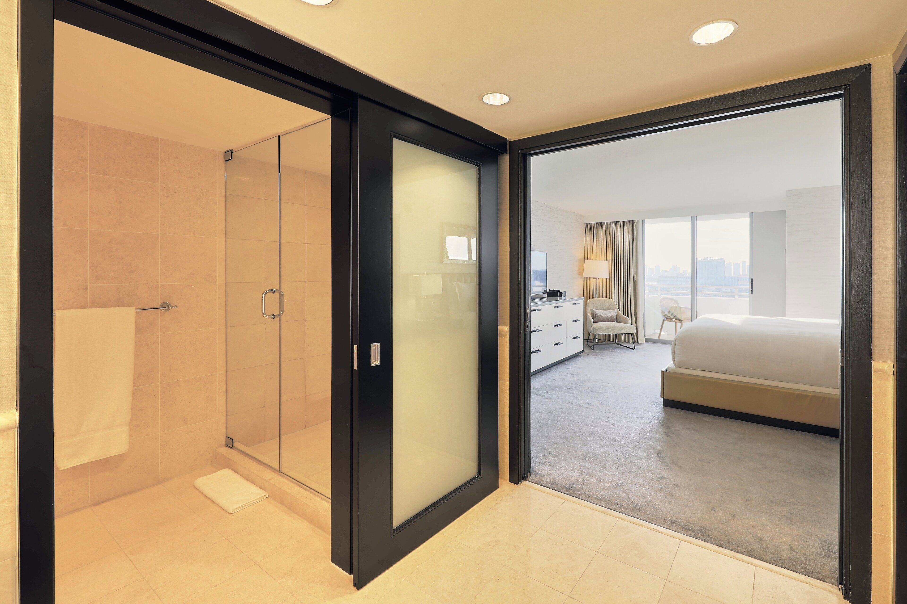 總統套房, 陽台 | 浴室 | 名牌盥洗用品、吹風機、浴袍、拖鞋