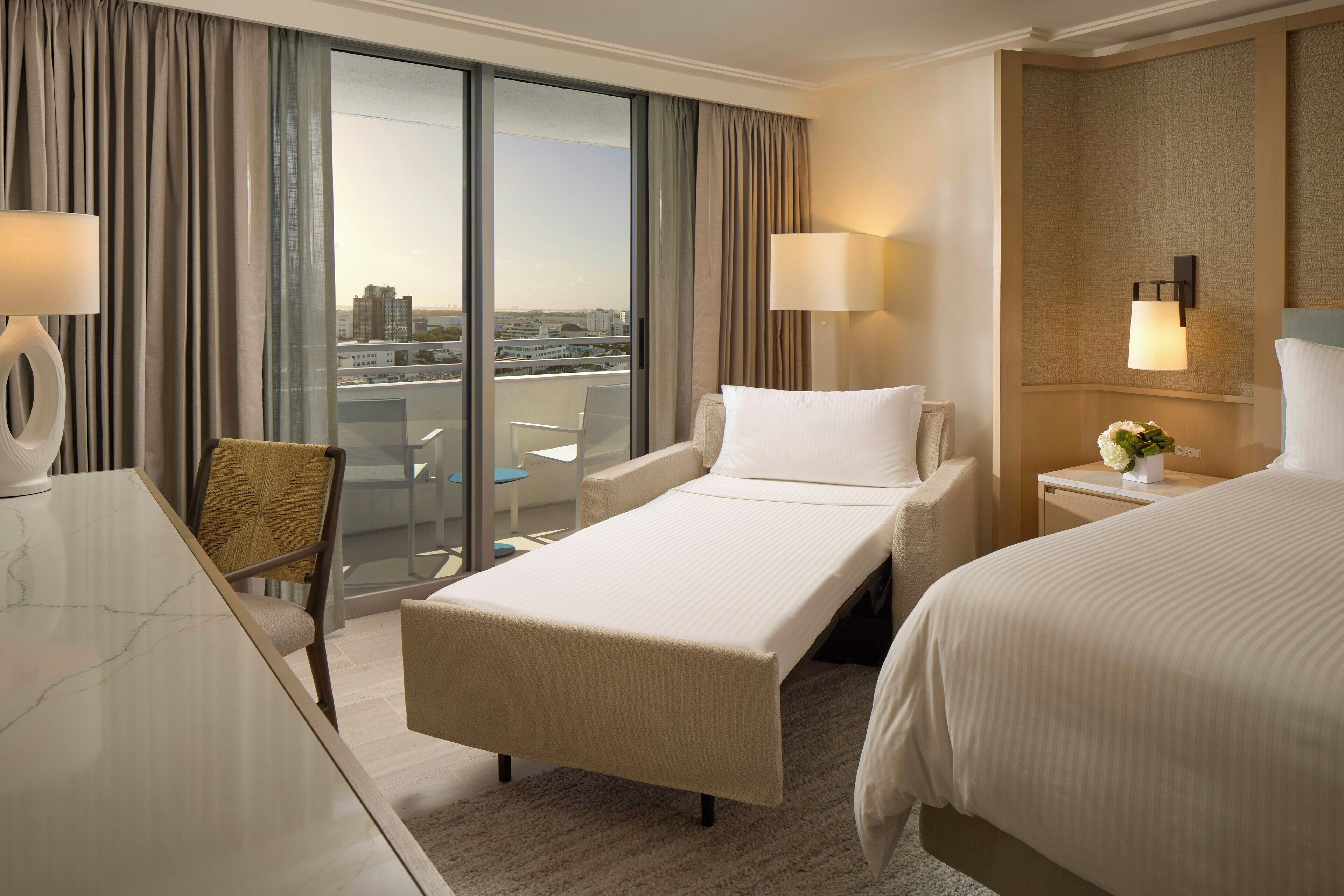 Habitación, 1 cama King size y sofá cama, balcón, frente al océano | 1 habitación, ropa de cama de alta calidad, edredón y minibar 