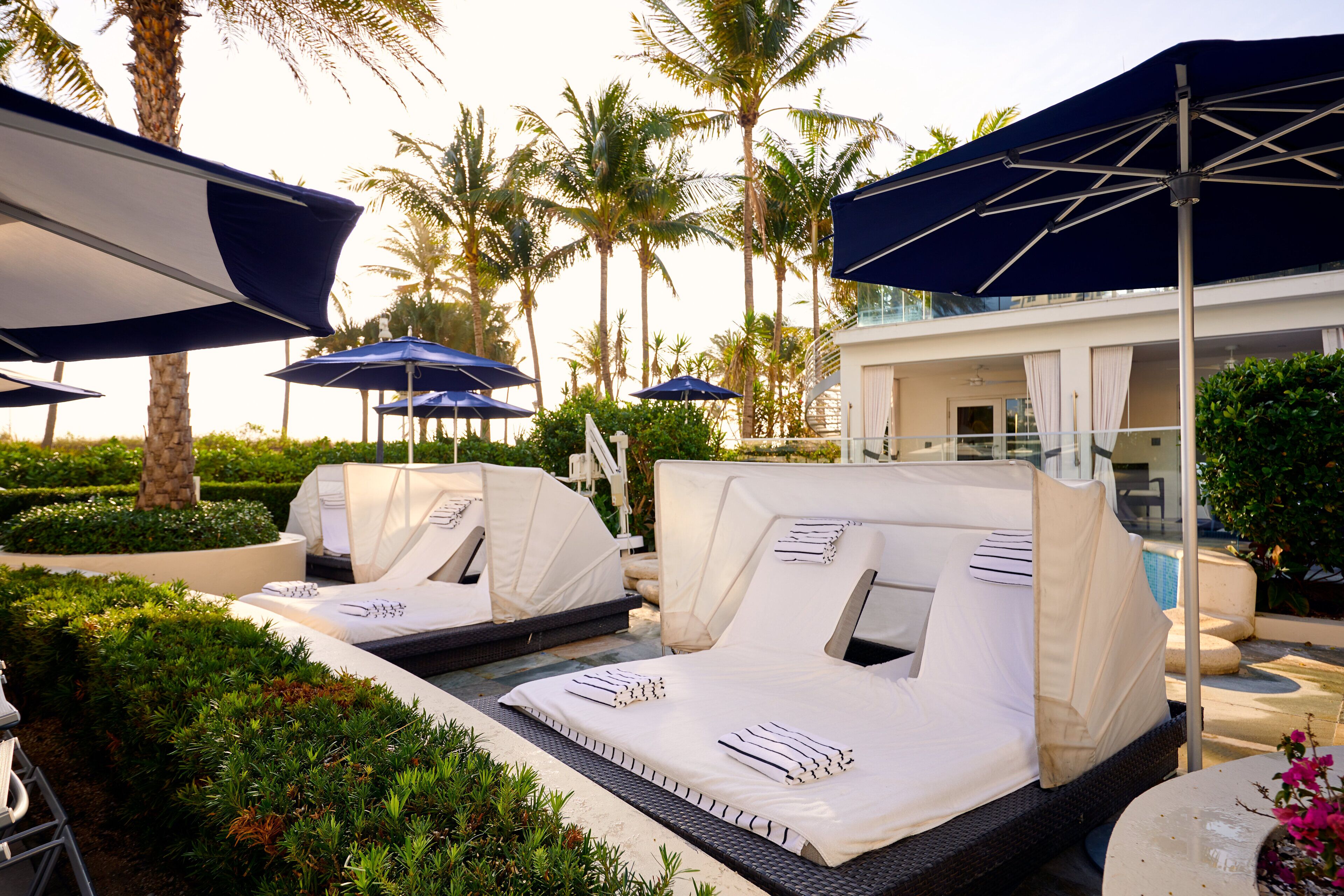 Outdoor pool, cabanas (surcharge), pool umbrellas