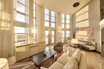 1 bedroom, premium bedding, in-room safe, desk at Loews Miami Beach Hotel – South Beach