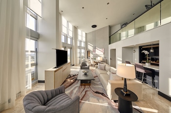 1 bedroom, premium bedding, in-room safe, desk at Loews Miami Beach Hotel – South Beach