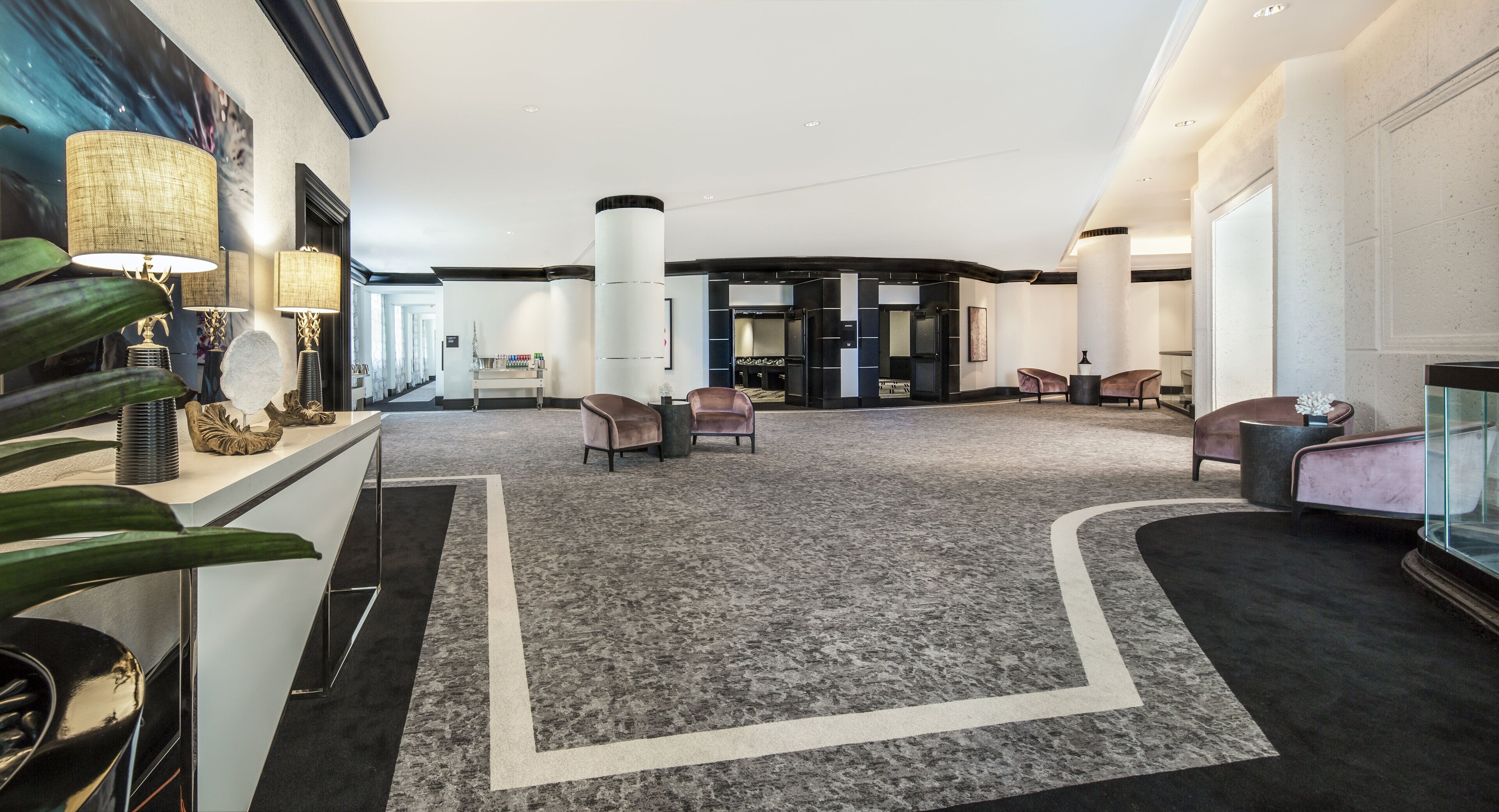 Zimmer, 1 King-Bett und Schlafsofa, Stadtblick (Skyline View) | Tagungsbereich