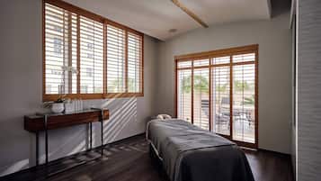 Espace de soins pour les couples, sauna, bain Ă remous, soins corporels