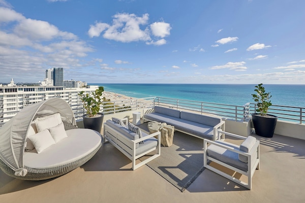 Presidential Suite, Balcony