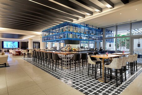 Loews Miami Beach Hotel South Beach - Image 11