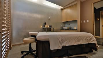 Couples treatment rooms, sauna, hot tub, body treatments, hydrotherapy
