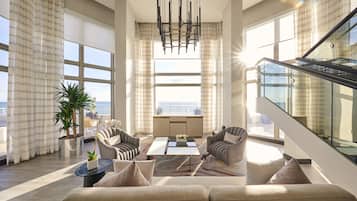 Suite estudio presidencial, balcón, frente al océano | 1 habitación, ropa de cama de alta calidad y edredón