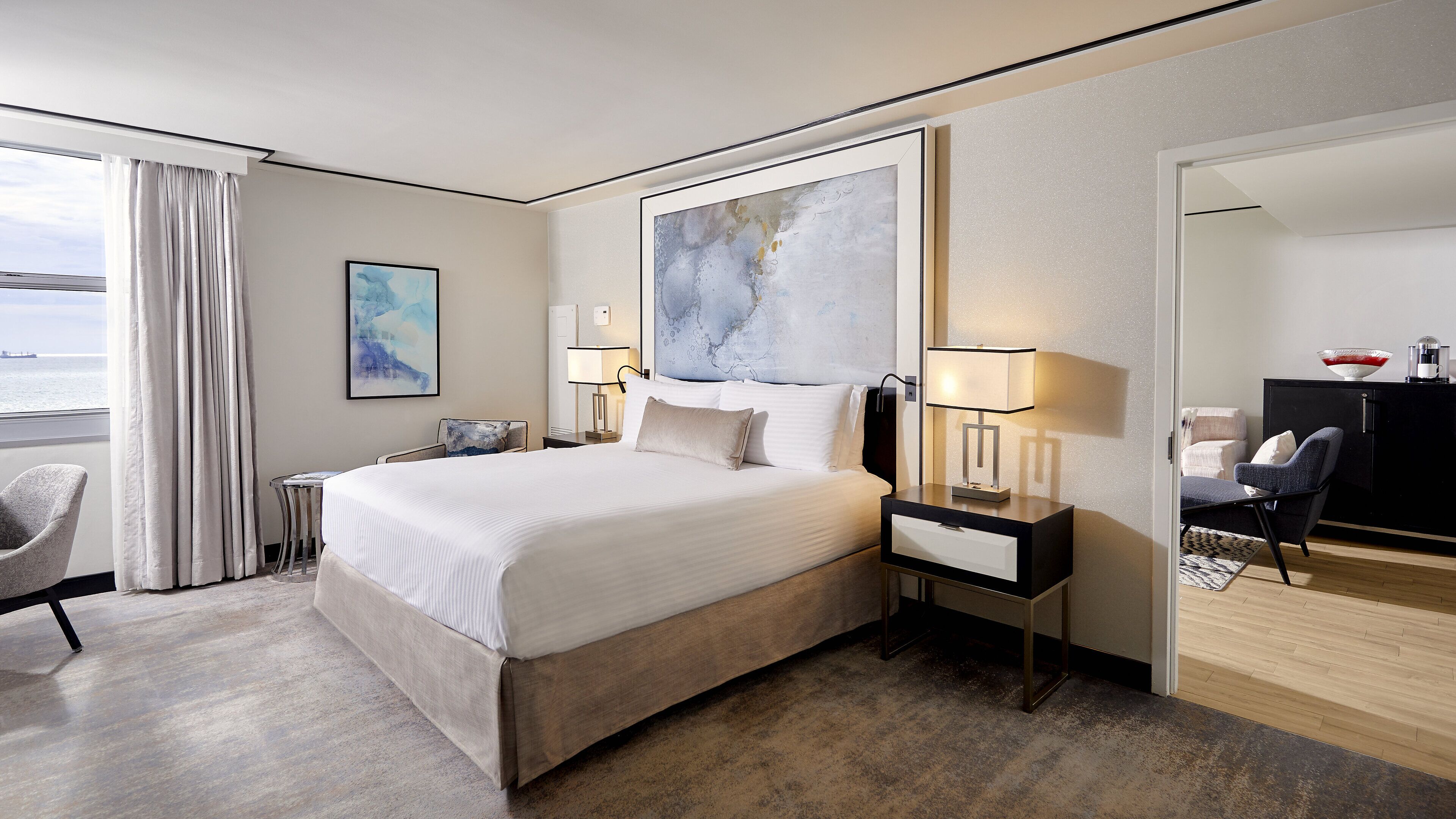 Suite, 1 cama King size, balcón, frente al océano | 1 habitación, ropa de cama de alta calidad, edredón y minibar 